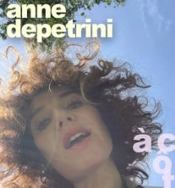 Anne Depetrini, À Côté