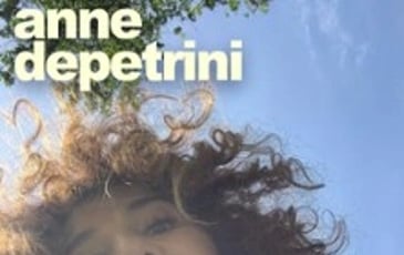 Anne Depetrini, À Côté