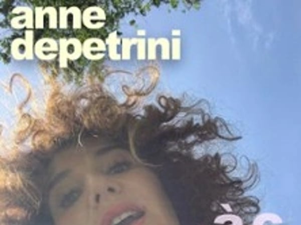 Anne Depetrini, À Côté