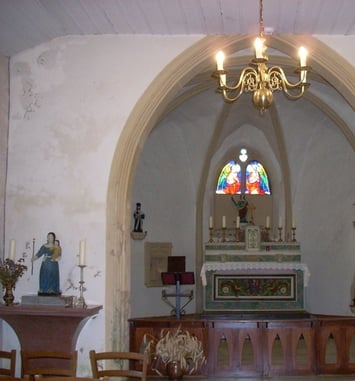 Chapelle du XVe siècle et sculptures baroques en milieu rural