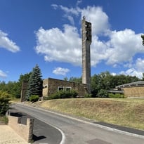 Église circulaire en béton armé de Georges-Henri Pingusson