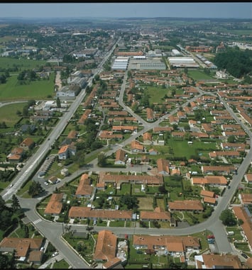 Visite de la cité Perkins à Sarrebourg, la cité américaine et les établissements scolaires (extérieurs).