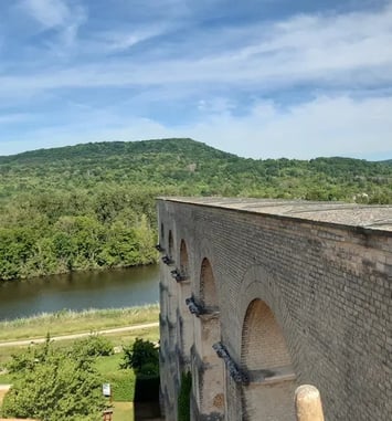 Voyage au cœur de l'ingénierie antique – découvrez l'aqueduc gallo-romain de Jouy-aux-Arches et son bassin de décantation