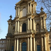 Visite guidée de la basilique avec des jumelles