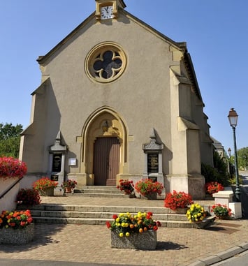 Au cœur d'une église néo-gothique