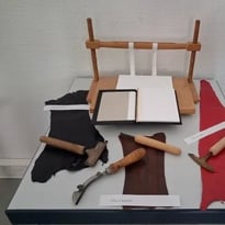 À vos papiers, pliez, cousez ! Atelier destiné aux enfants de 6 à 10 ans.