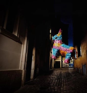 Life is a party and I'm the Pinata, Compagnie Kosa